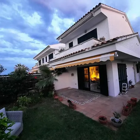 Appartement Cosy House With Garden Infront Of The Sea Creixell